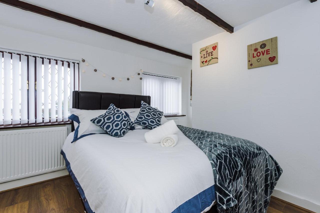 Sunshine Cottage By Happy Sunshine Stay Golborne Exterior photo
